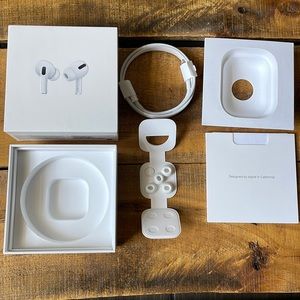 AirPods Pro box
